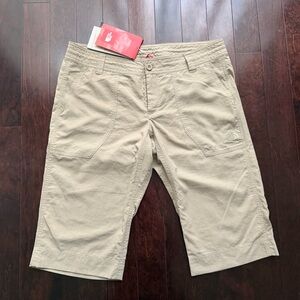 The North Face Women's Size 14 Horizon Noble Capri-Length Long Shorts Khaki Tan